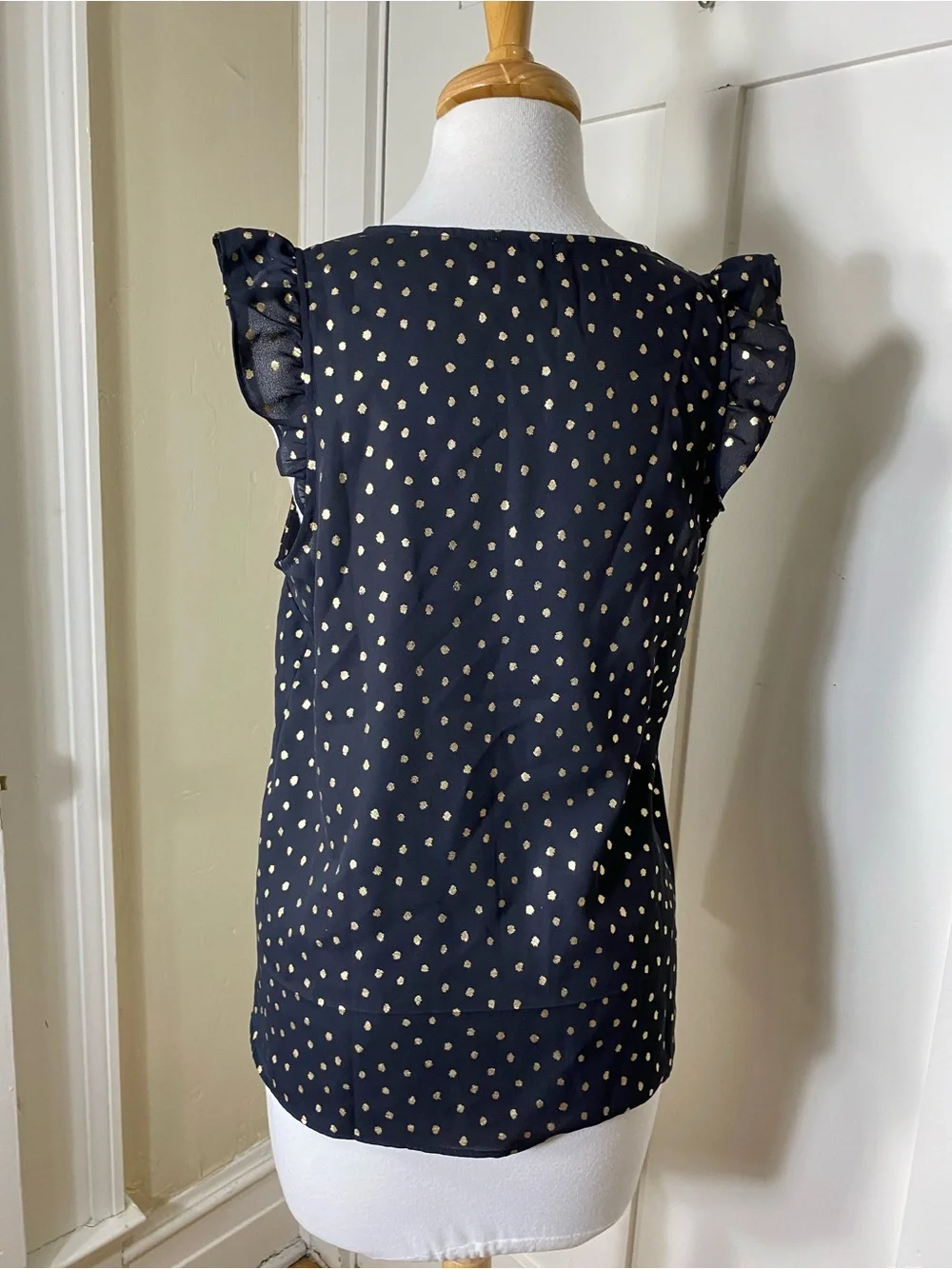 J. Crew V-Neck Ruffle Sleeve Blouse with Gold Dot Print Style# K2189 Size 8